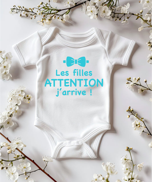 Les filles, ATTENTION j'arrive !