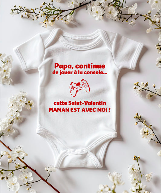 Papa, continue de jouer… cette Saint-Valentin, maman est avec moi